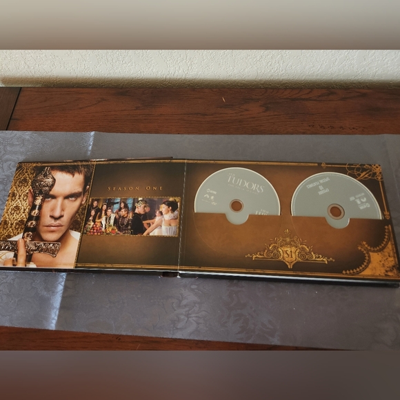 The Tudors: The Complete Series - Picture 4 of 11